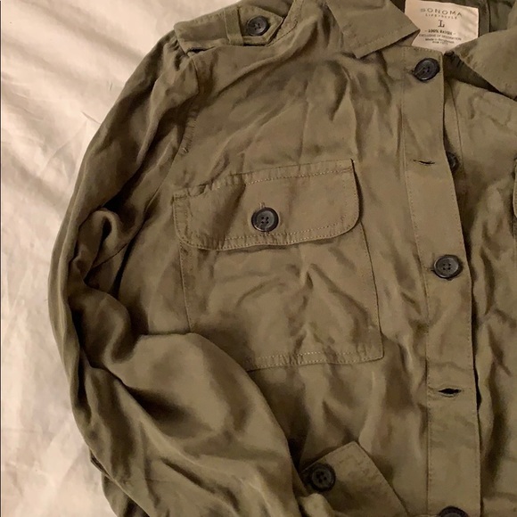 100% Rayon Olive Green Blouse - Picture 4 of 5